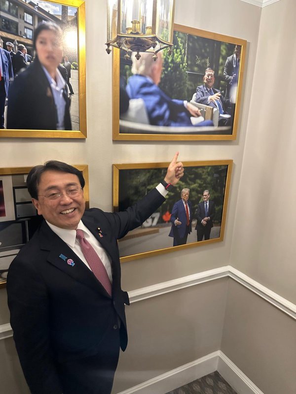 炒股配资平台选 日本关税谈判代表庆祝“完成任务”还贴“纪念照片”, 日网民不满“对美国让步”